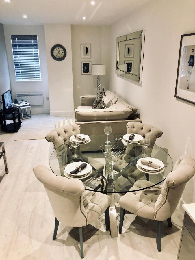 Snapos Luxury Serviced Apartment - Meridian House Bedford Buitenkant foto