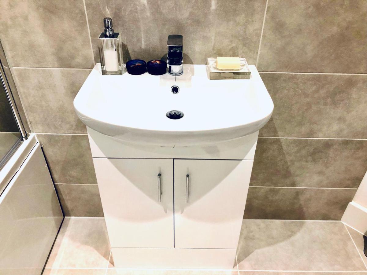 Snapos Luxury Serviced Apartment - Meridian House Bedford Buitenkant foto