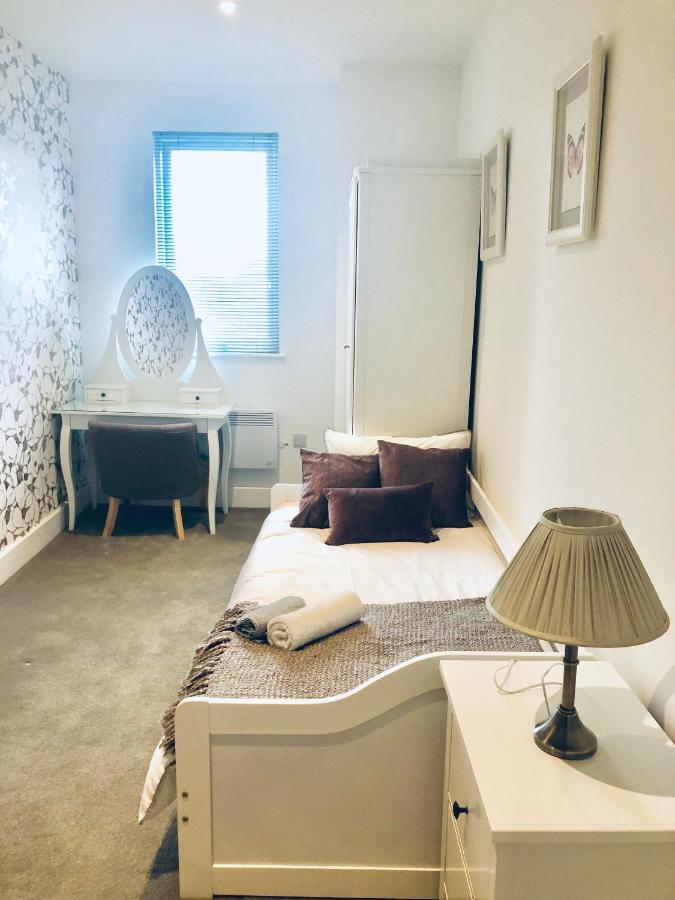 Snapos Luxury Serviced Apartment - Meridian House Bedford Buitenkant foto