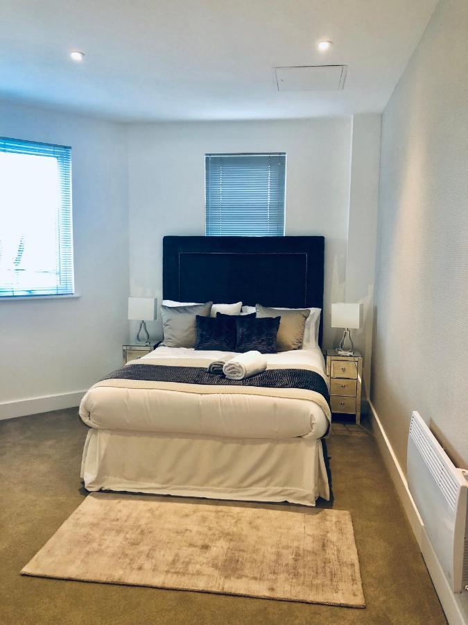 Snapos Luxury Serviced Apartment - Meridian House Bedford Buitenkant foto