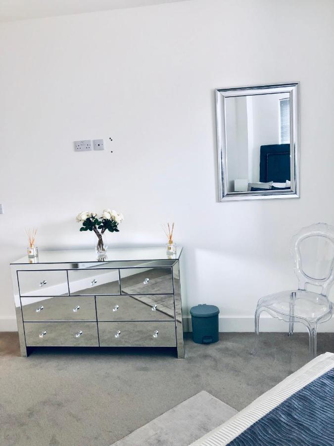 Snapos Luxury Serviced Apartment - Meridian House Bedford Buitenkant foto