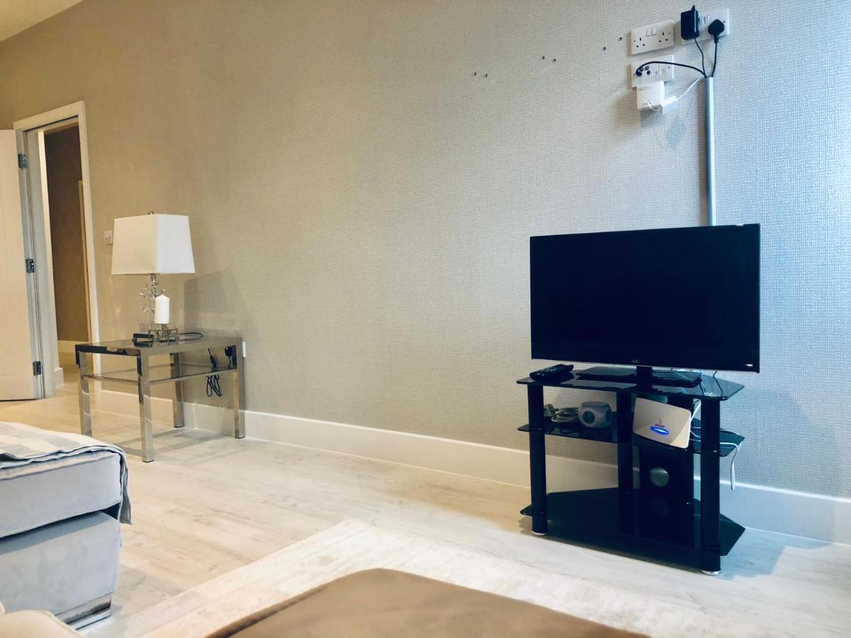 Snapos Luxury Serviced Apartment - Meridian House Bedford Buitenkant foto
